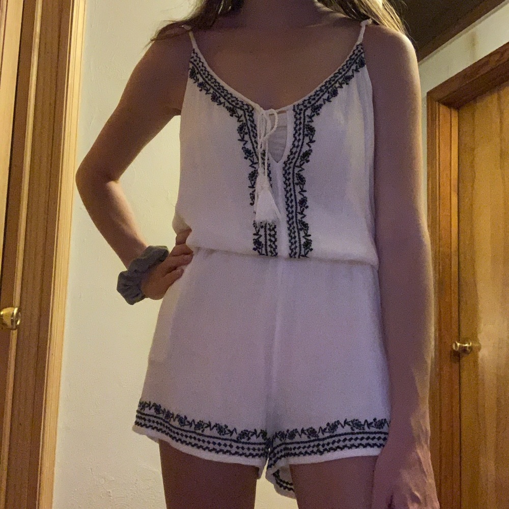 Black and white romper - Picture 3 of 3